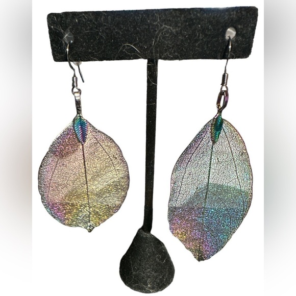 DELICATE Multicolor Electroplated Real Leaf Earrings - Picture 2 of 7